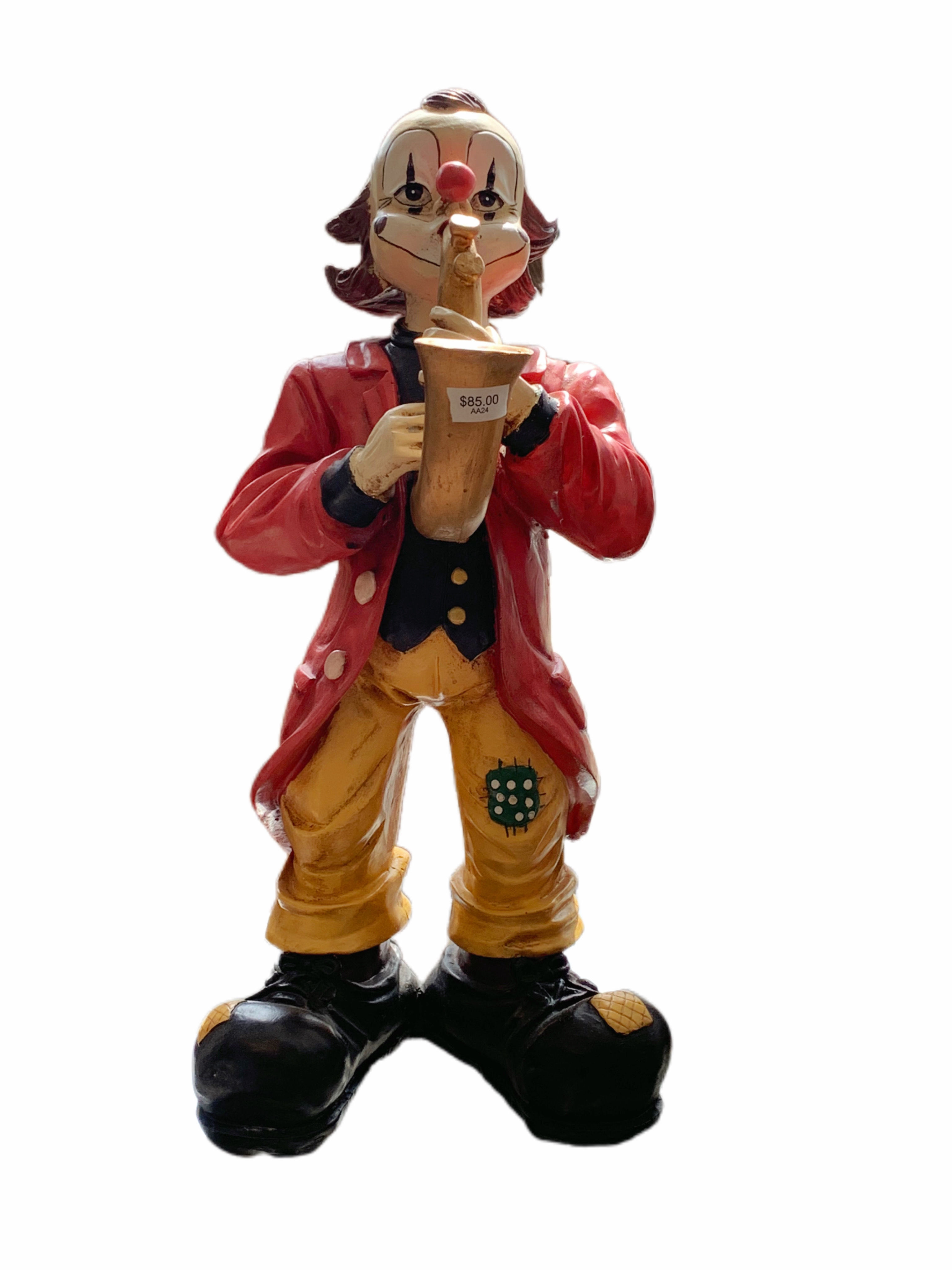 clown-playing-instrument