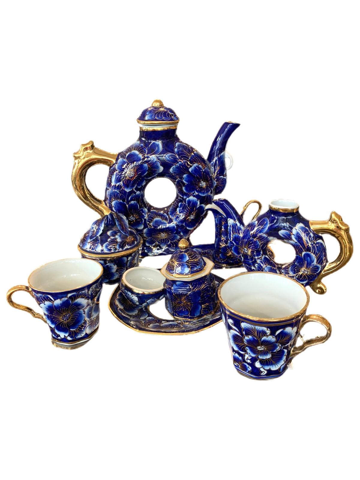 blue-flower-china-tea-set