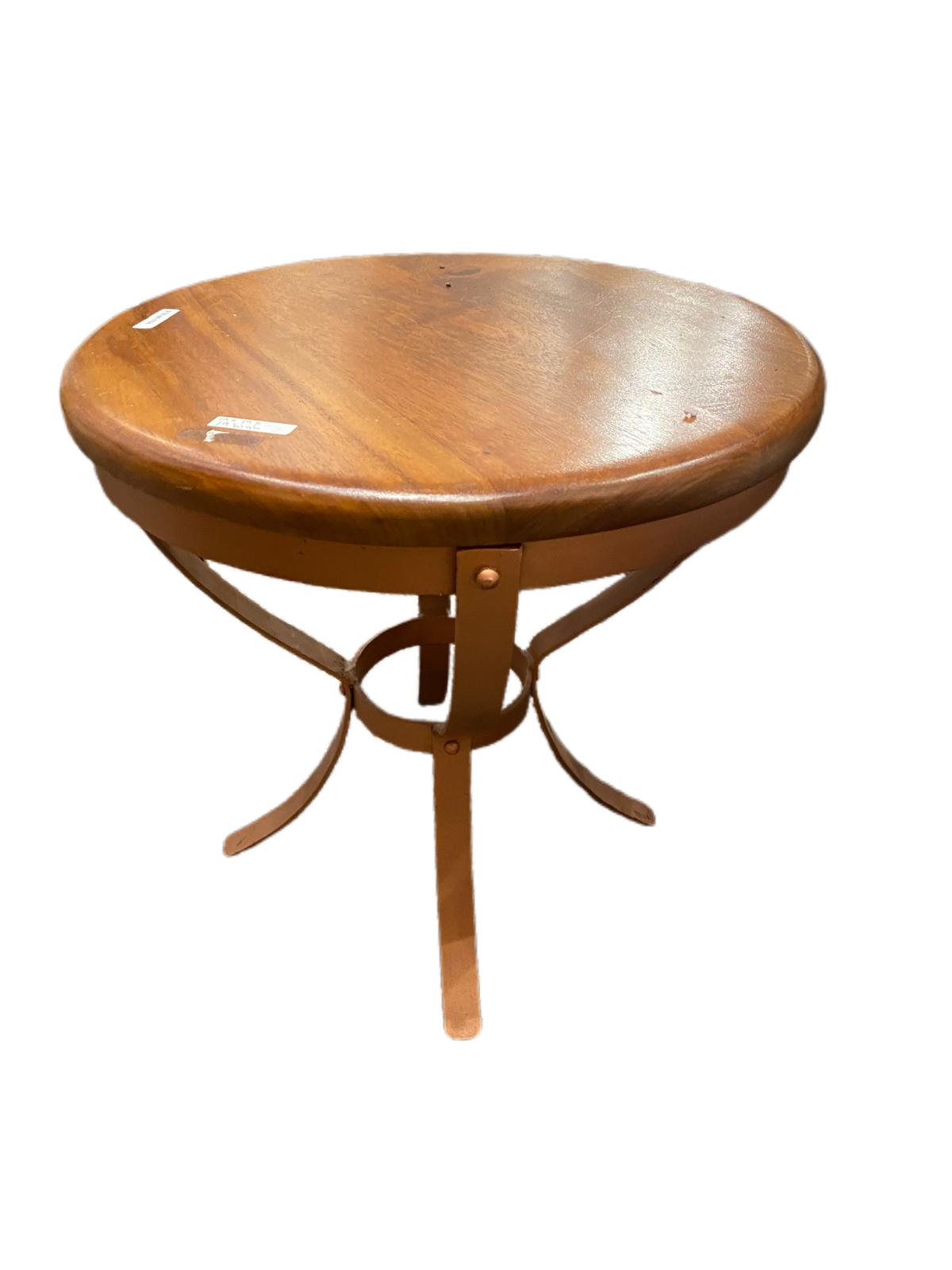 wooden-round-table-7