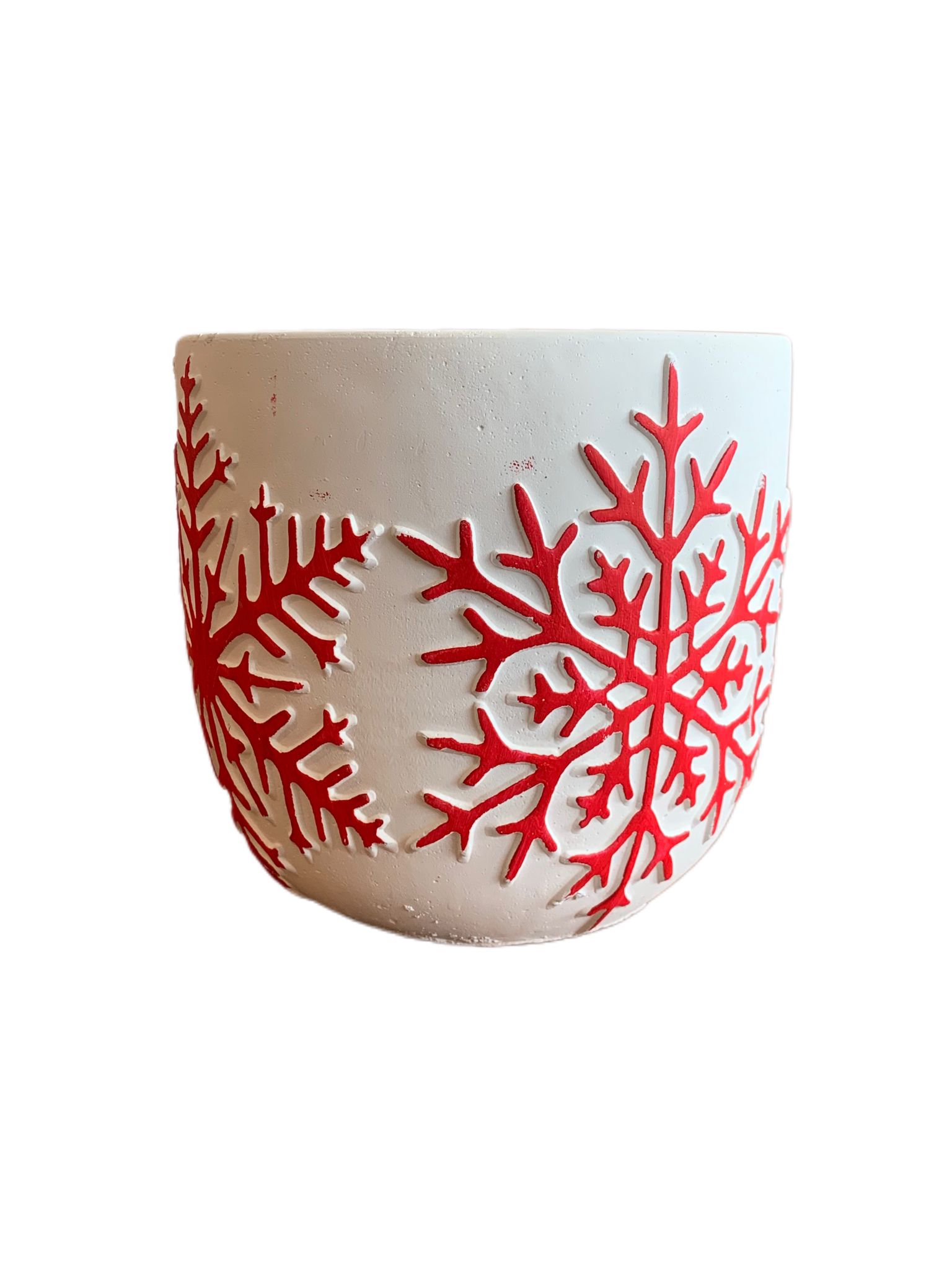 vase-red-snow-cement