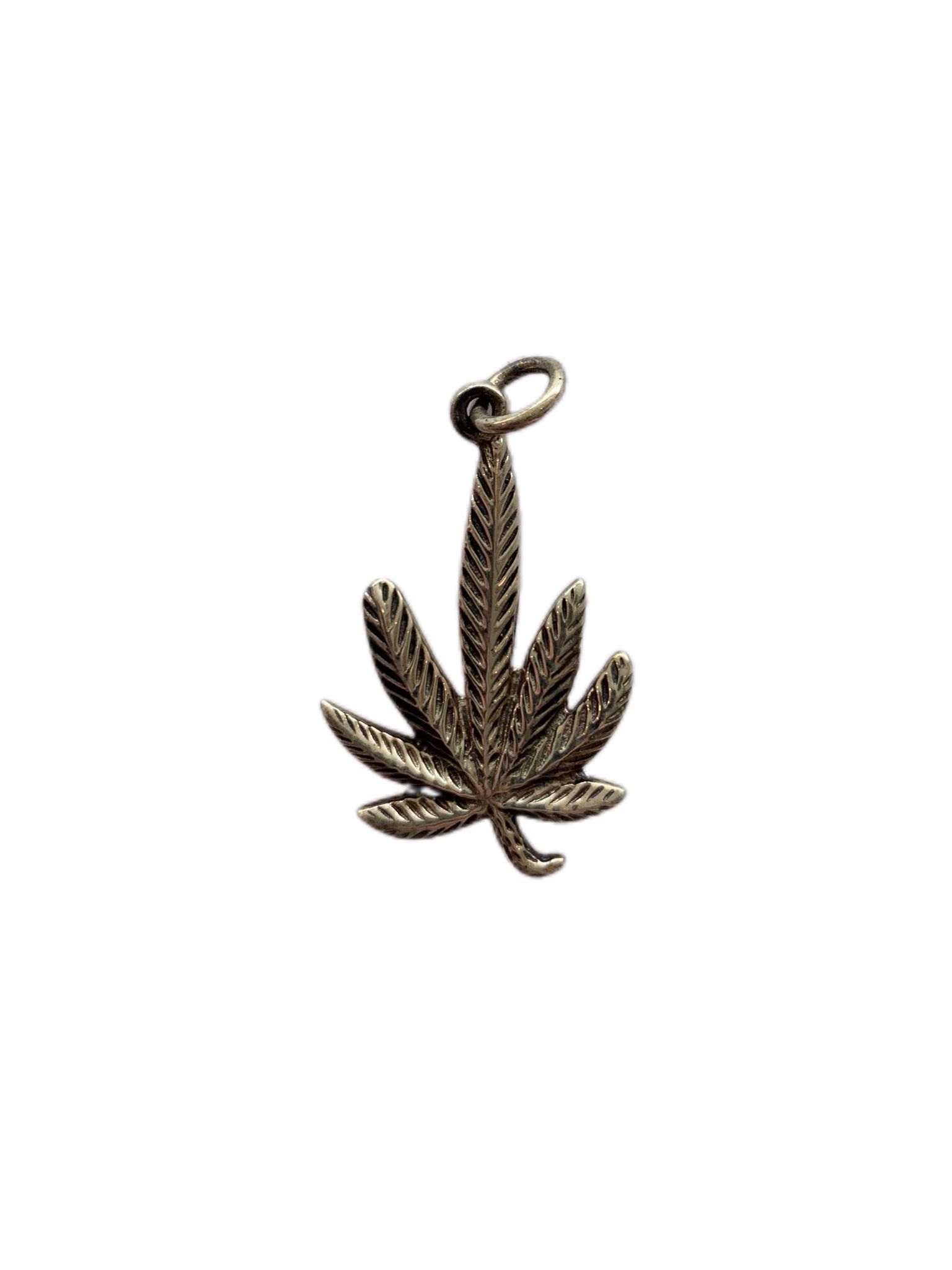 sterling-silver-pot-leaf-pendant-4