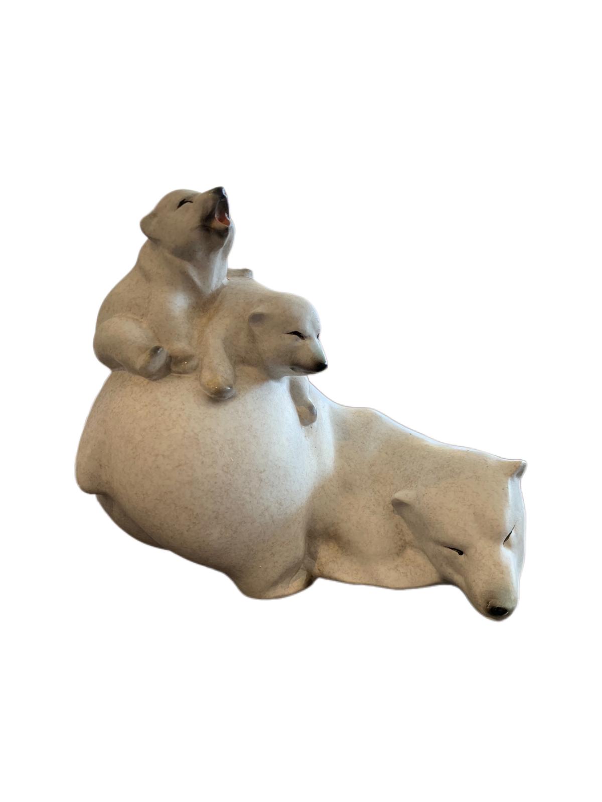 polar-bear-with-cubs